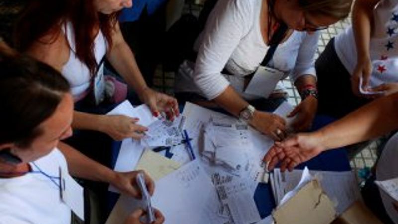 Venezuela'da sembolik halk oylaması yapıldı