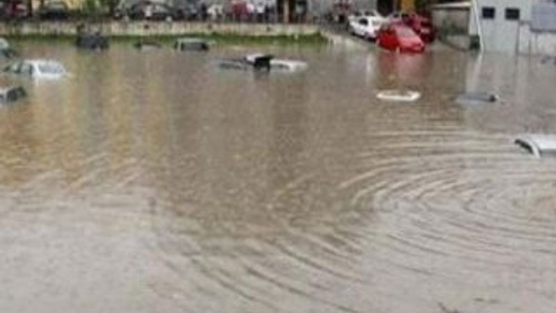 Çin'de sel 18 can aldı