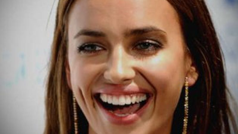 Irina Shayk bebeğinin yüzünü gösterdi