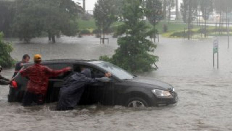 Ulaştırma Bakanı: Metrekareye 250 kilogram yağmur yağdı