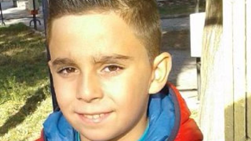 Saklambaç oynarken 7'nci kattan düşen çocuk öldü