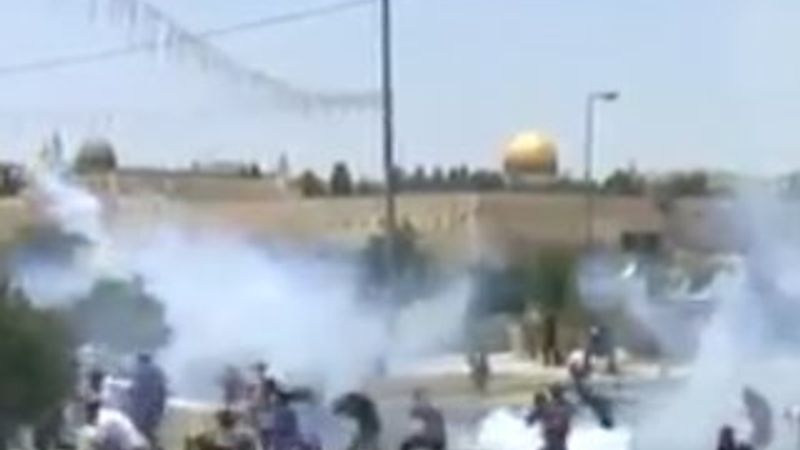 İsrail polisi Müslümanlara saldırdı