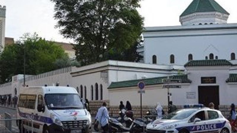 Fransa'da camiye saldırı