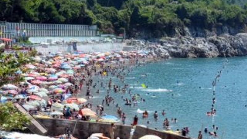Zonguldak Kapuz Plajı doldu taştı