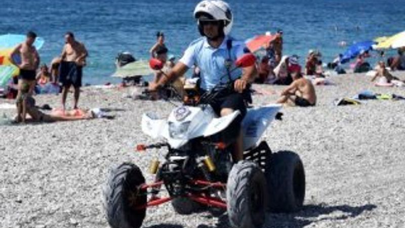 Konyaaltı sahiline ATV'li polis timi