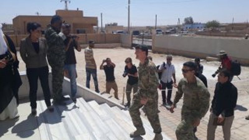 İngiliz komutan YPG ziyaretinde