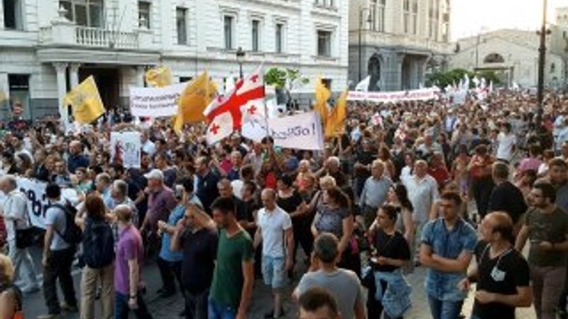 Gürcistan'da 'Rus faşizmine hayır' protestosu