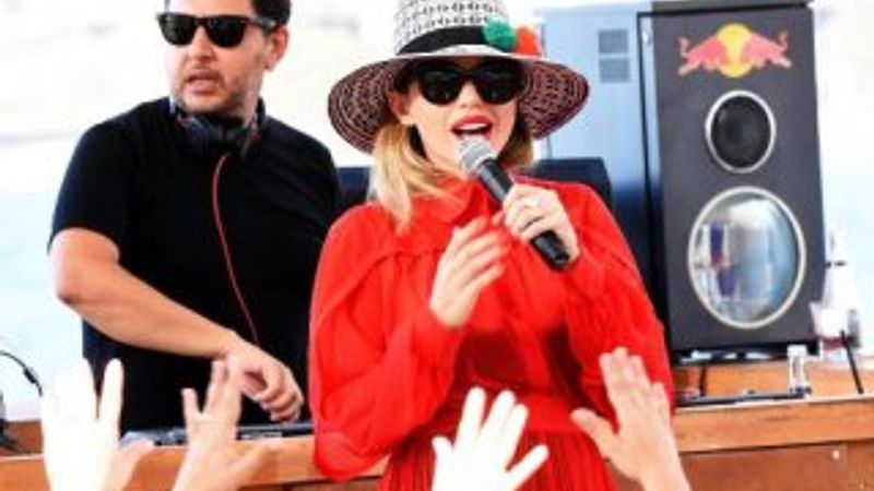 Hadise Gülşen'i dinledi