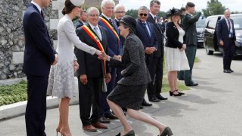 Theresa May'in diz çökme seansı