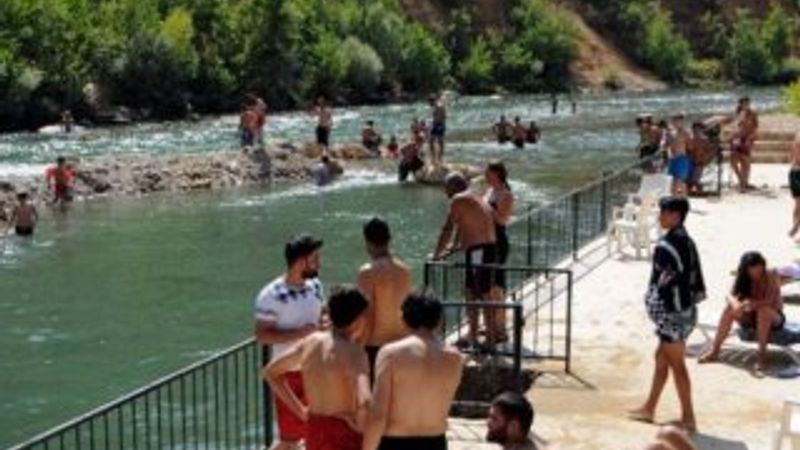 Tunceli'de plajlar doldu