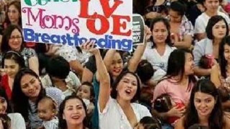 Filipinli annelerden toplu emzirme eylemi