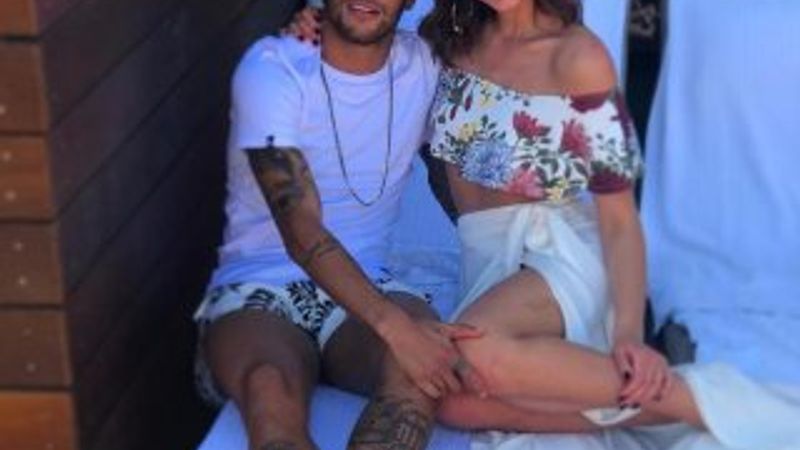 Sevgilisi Neymar'ı terk etti