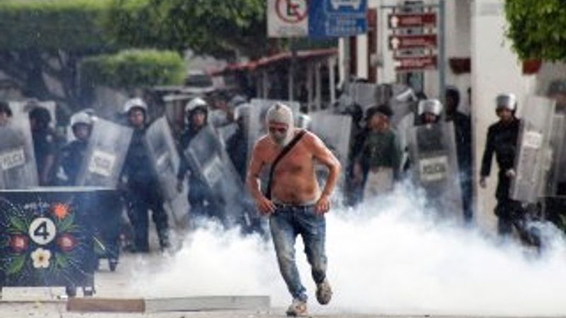 Meksika'da halkla polis çatıştı