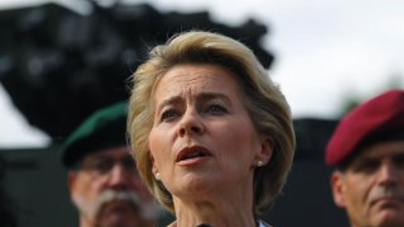 Alman Savunma Bakanı: 'Türkiye bize saygı göstermeli'