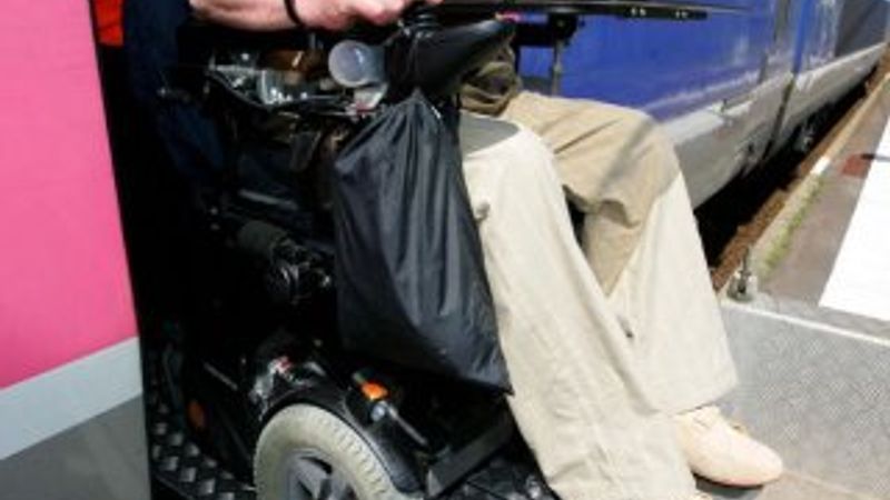 Fransa'da engelli kadını trende unuttular