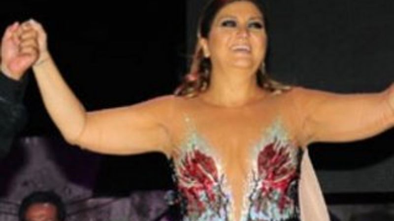 Sahnedeki Sibel Can balkondakinden çok farklı