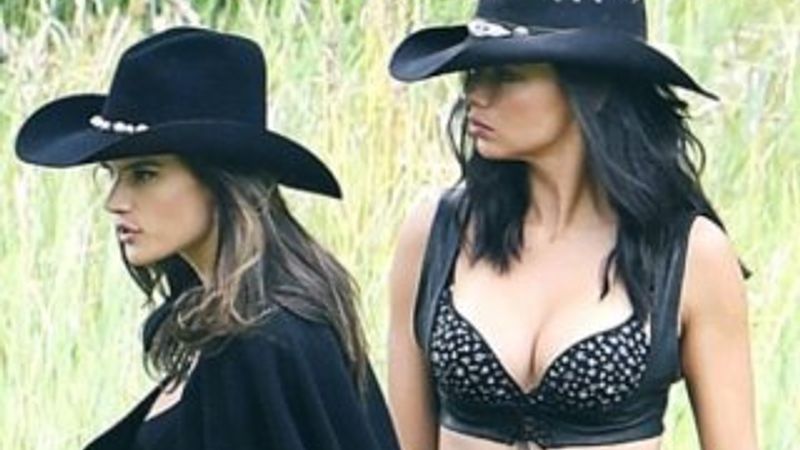 Victoria Secret melekleri kovboy oldu