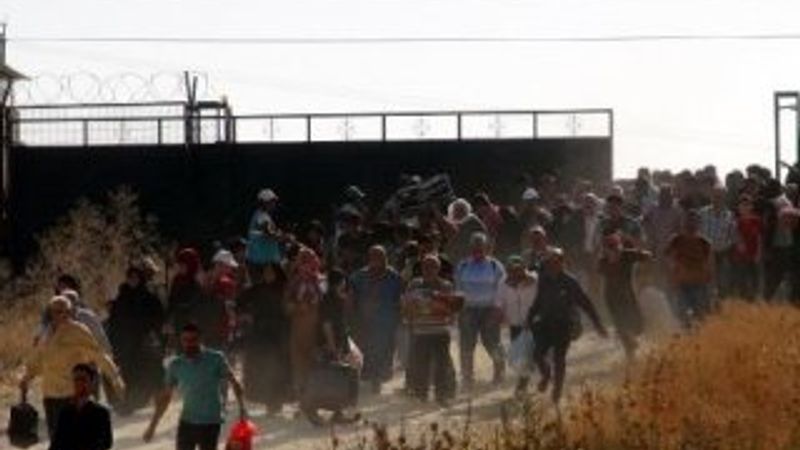 Suriyelilerin sınır kapısındaki bayram geçişinde izdiham