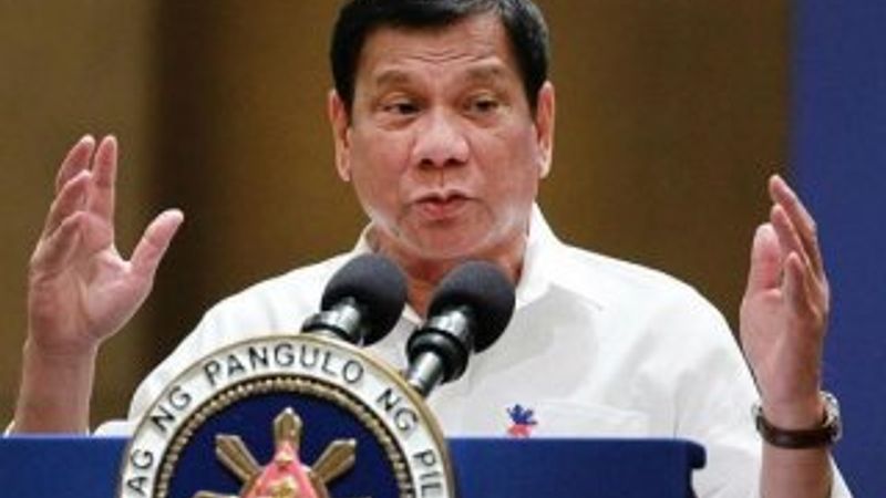 Duterte uyuşturucu operasyonlarına basını davet etti