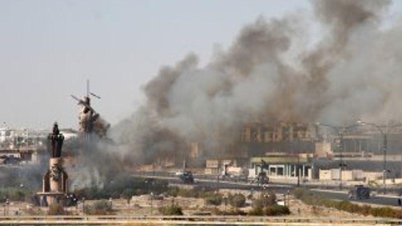 Kerkük'te peşmerge heykeli yakıldı