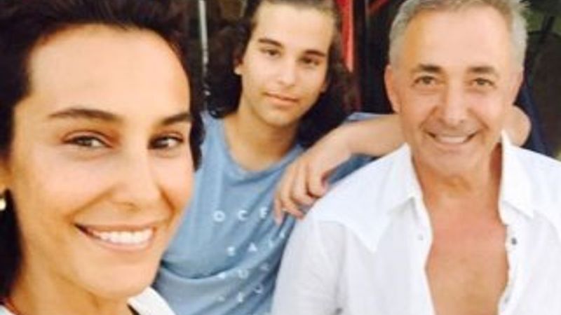 Arzum Onan ile oğlu Can Aslantuğ yemekte