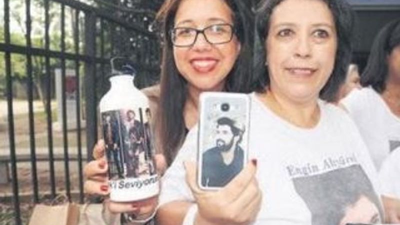 Brezilyalı kadınların Engin Akyürek günü