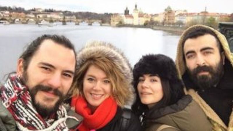 Burcu Biricik ve Zeynep Çamcı'nın Prag tatili