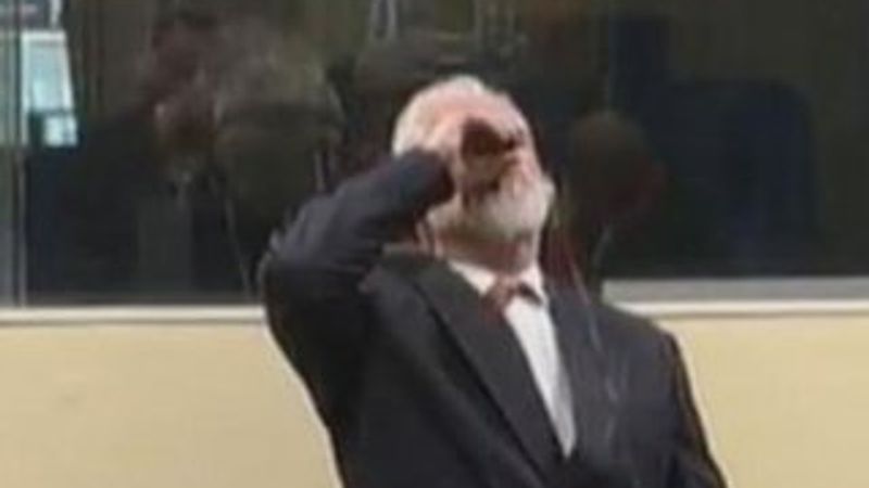 İşkenceci general duruşmada zehir içerek öldü