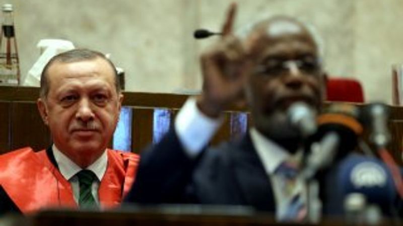 Hartum Üniversitesi Rektörü'nün Erdoğan takdimi