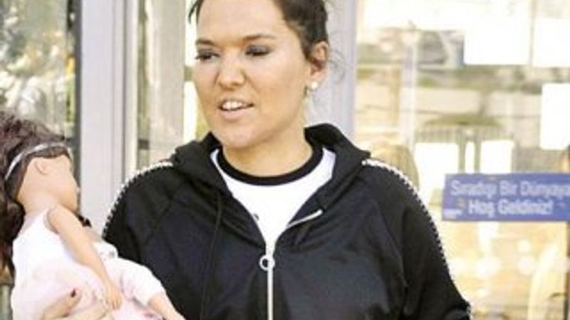 Demet Akalın Hira'nın bebeğiyle kalakaldı