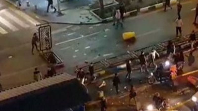 İran'da polise ateş açıldı