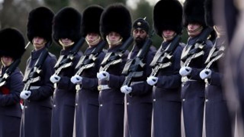 Emmanuel Macron İngiltere'de