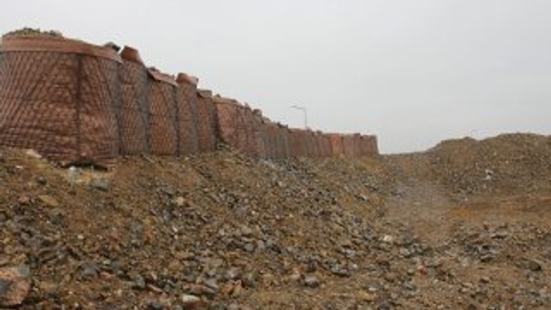 Sınırın sıfır noktasında yeni mevziler kazılıyor