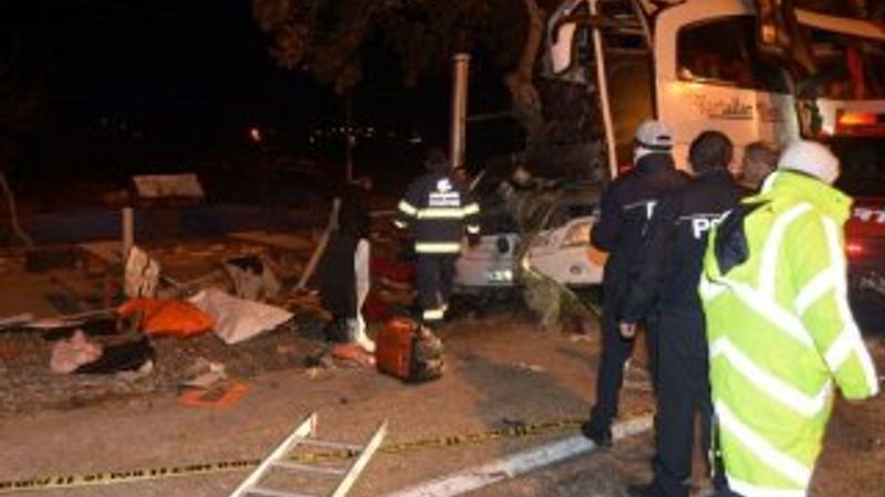 Bozüyük'te yolcu otobüsü kaza yaptı: Ölü ve yaralılar var