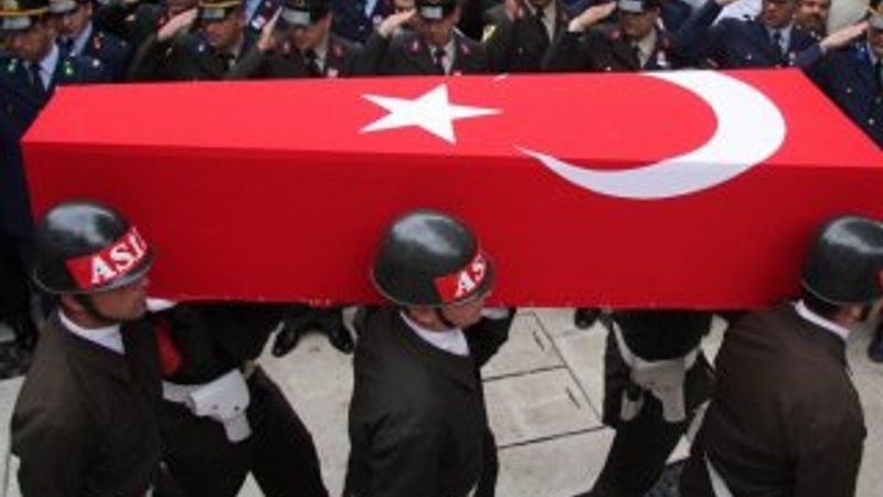 Çukurca'da alçak saldırı: 1 asker şehit