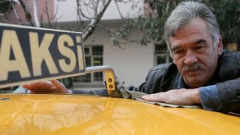 Komedi Dans Üçlüsü'nün yıldızı Murat Akkaya taksici oldu