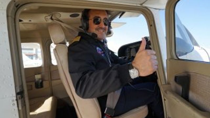 THY'nin bir numarası İlker Aycı uçuş eğitimi alıyor