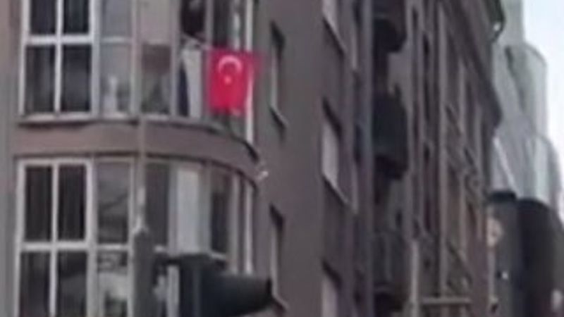 Berlin'de PKK'lıları protesto eden ailenin evine saldırı