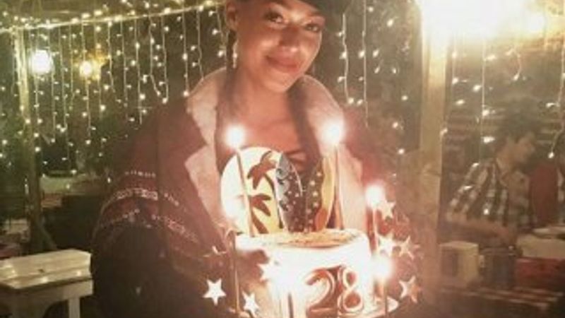 Dilan Çiçek Deniz'den sevgilisine sürpriz parti