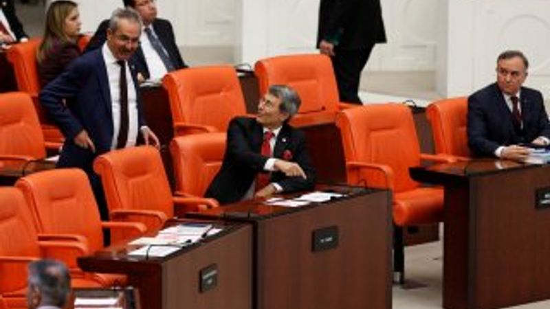 İyi Partililer grup sıralarına oturdu