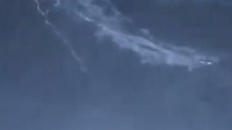 24 metrelik dalgada sörf yaptı, dünya rekorunu kırdı