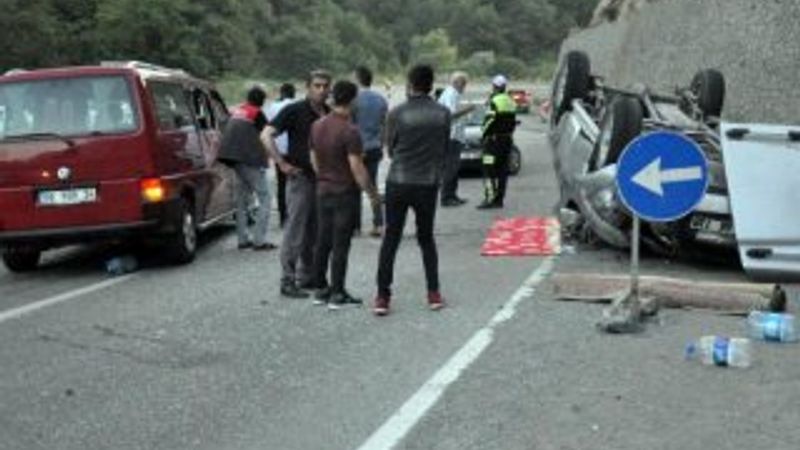 Zonguldak'ta 2 kamyonet çarpıştı: 6 yaralı