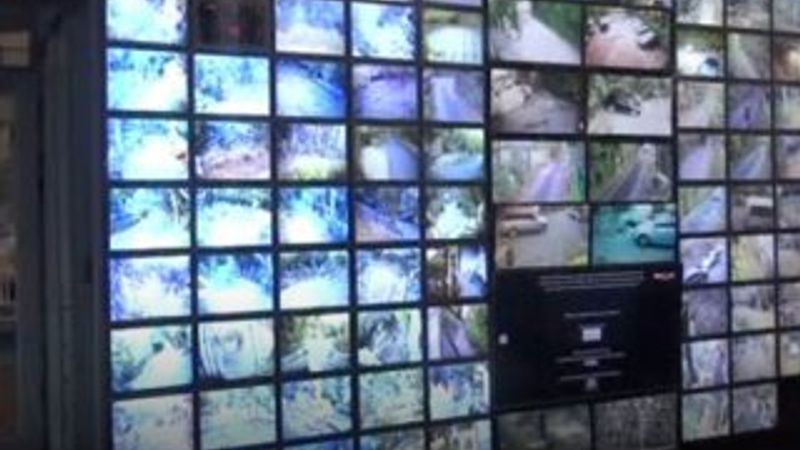 Adnan Oktar'ın 98 ekranlı kamera odası