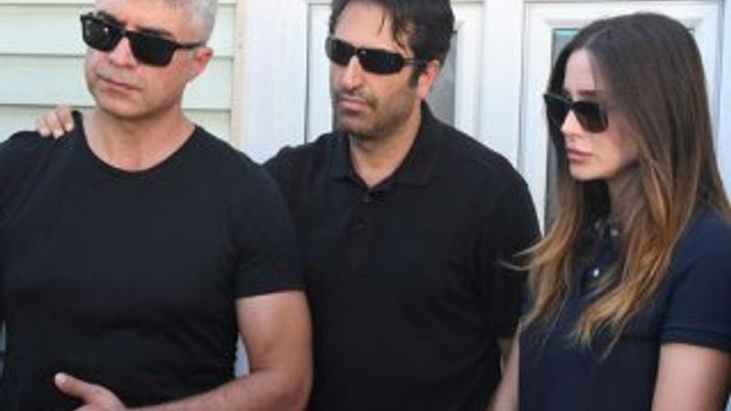 Özcan Deniz ve Mahsun Kırmızıgül cenazede barıştı