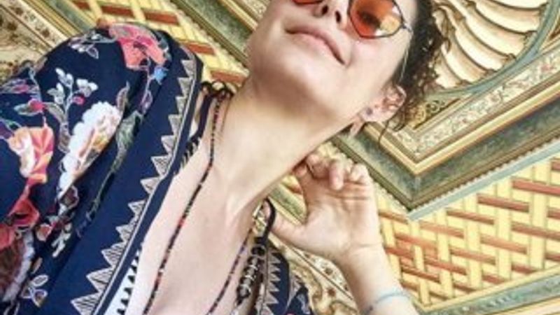 Beren Saat bikinili fotoğrafını paylaştı