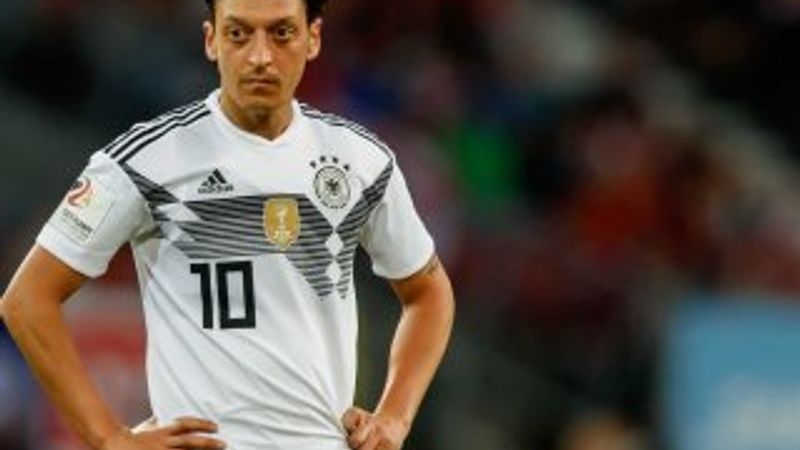 Dışişleri Bakanı, Mesut Özil'le görüştü