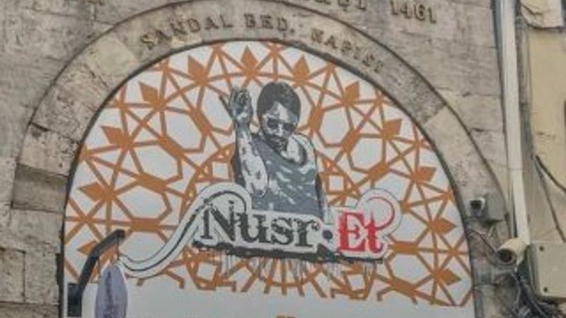 Kapalıçarşı'da Nusret tabelası indirildi