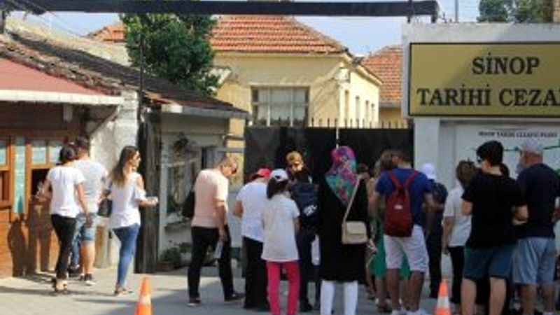 Tarihi cezaevi tatilcilerin uğrak noktası oldu