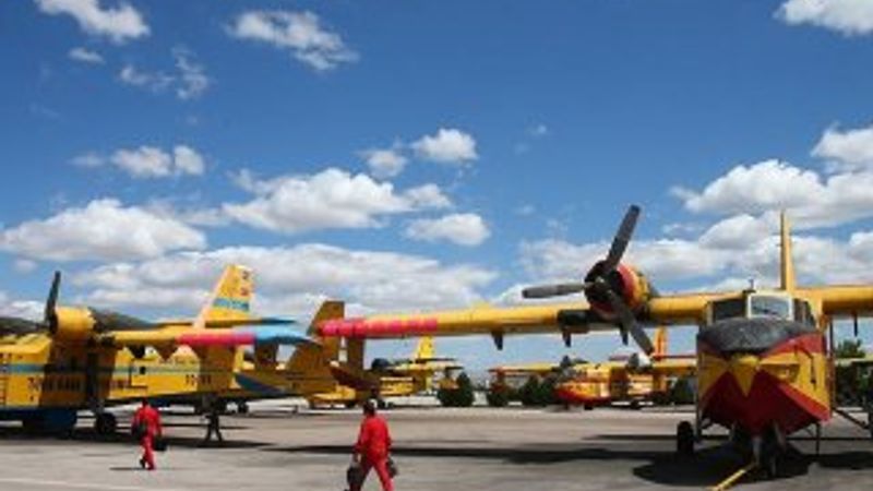 Yunanistan'a yardım için uçaklar İzmir'de bekliyor