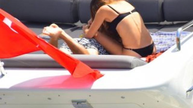 Emre Belözoğlu ailesiyle Bodrum'da tatil yapıyor